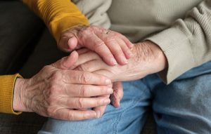 Home Interieur van het verzorgingshuis met gemeenschappelijke ruimte waar ouderen in Hilversum activiteiten kunnen ondernemen