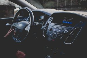 Home Gids voor het kiezen van de juiste autorijschool in Nederland met tips over selectiecriteria en rijopleidingen